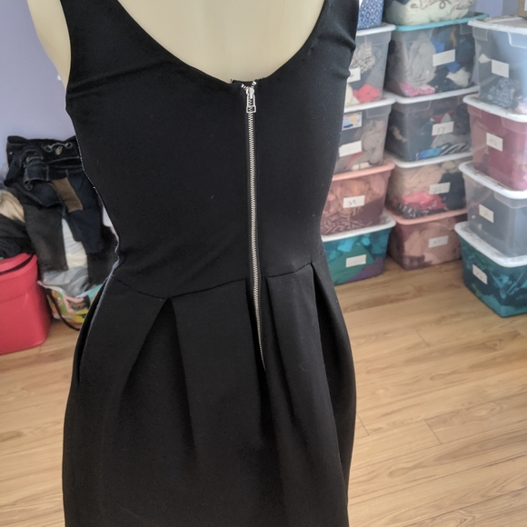 Aritiza Wilfred -  black dress - Picture 2 of 11